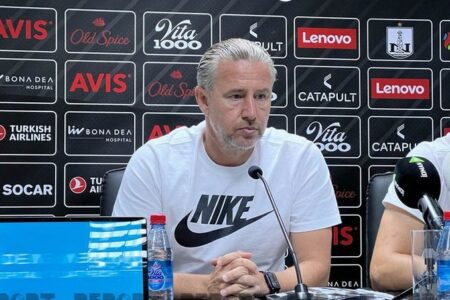 “Neftçi”nin baş məşqçisi: “Son saniyələrdə qol buraxmaq çox üzücüdür”